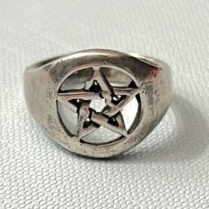 Vintage Pentacle Ring - Sterling Silver - Wicca / Pagan / Witchcraft